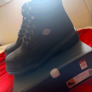 BRAND NEW... NEVER WORN.  Mens size  11.5 Harley Davidson steel toe boots